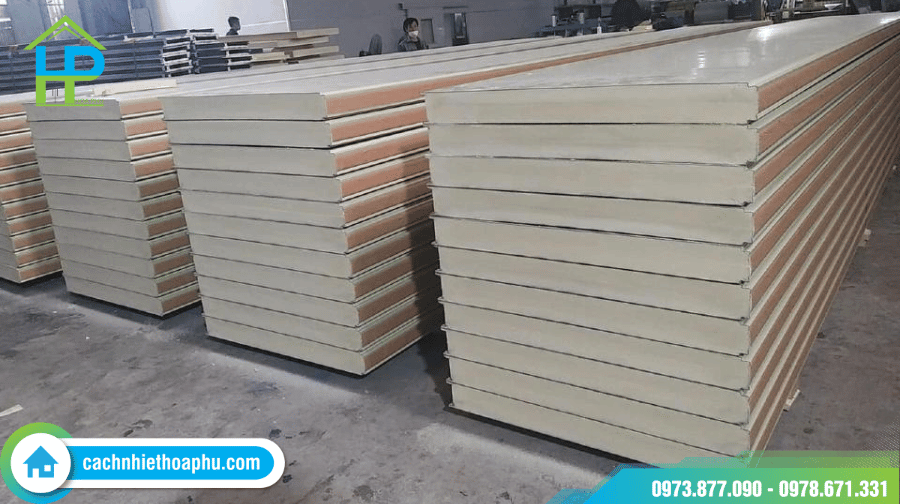 Tam-Panel-vach-ngan-PU-co-loi-cach-nhiet-PU-Polyurethane-noi-bat-voi-kha-nang-cach-nhiet-toi-uu